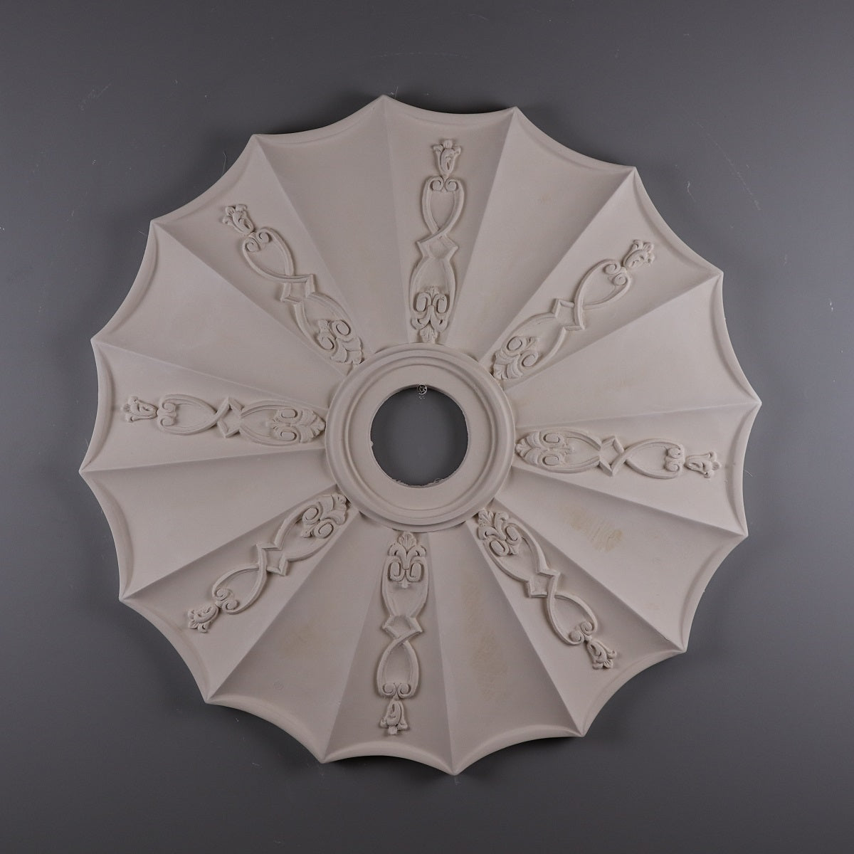 DM4073 Victorian Plaster Ceiling Rose 650mm