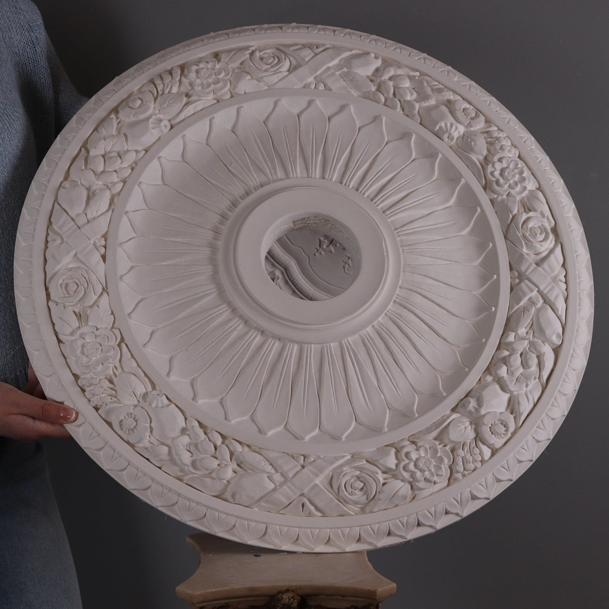 DM4074 Victorian Plaster Ceiling Rose 600mm