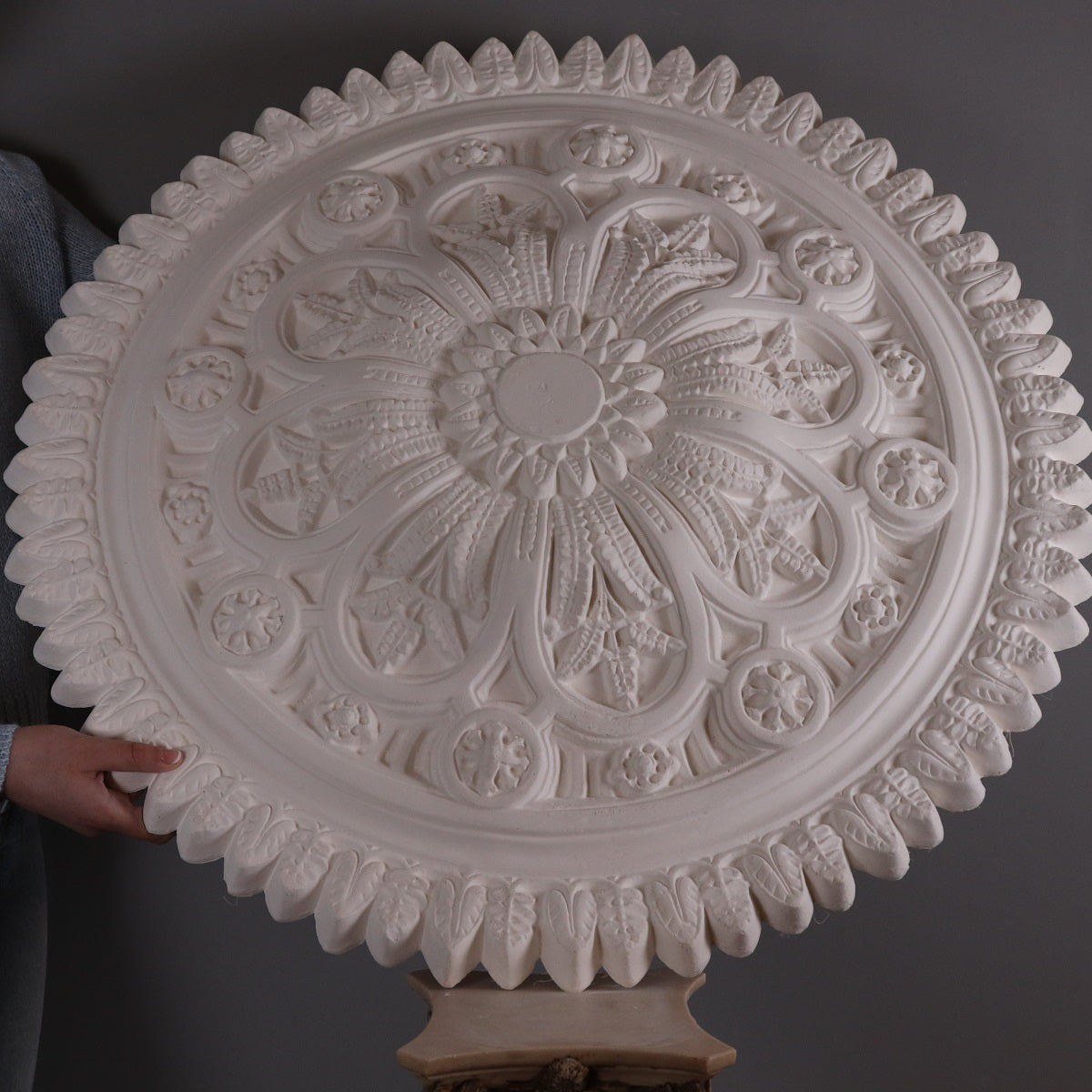 DM7001 Victorian Plaster Ceiling Rose 795mm