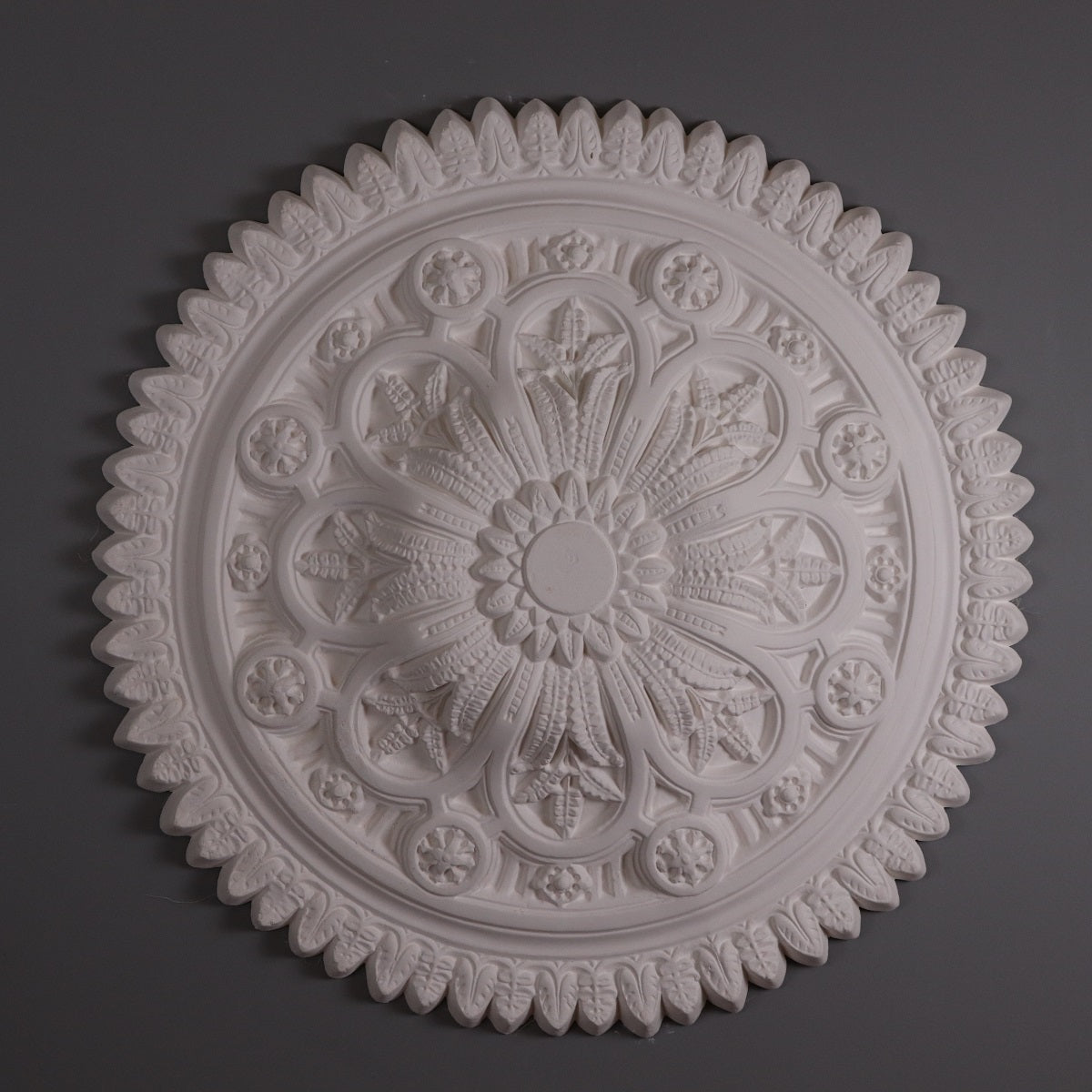 DM7001 Victorian Plaster Ceiling Rose 795mm
