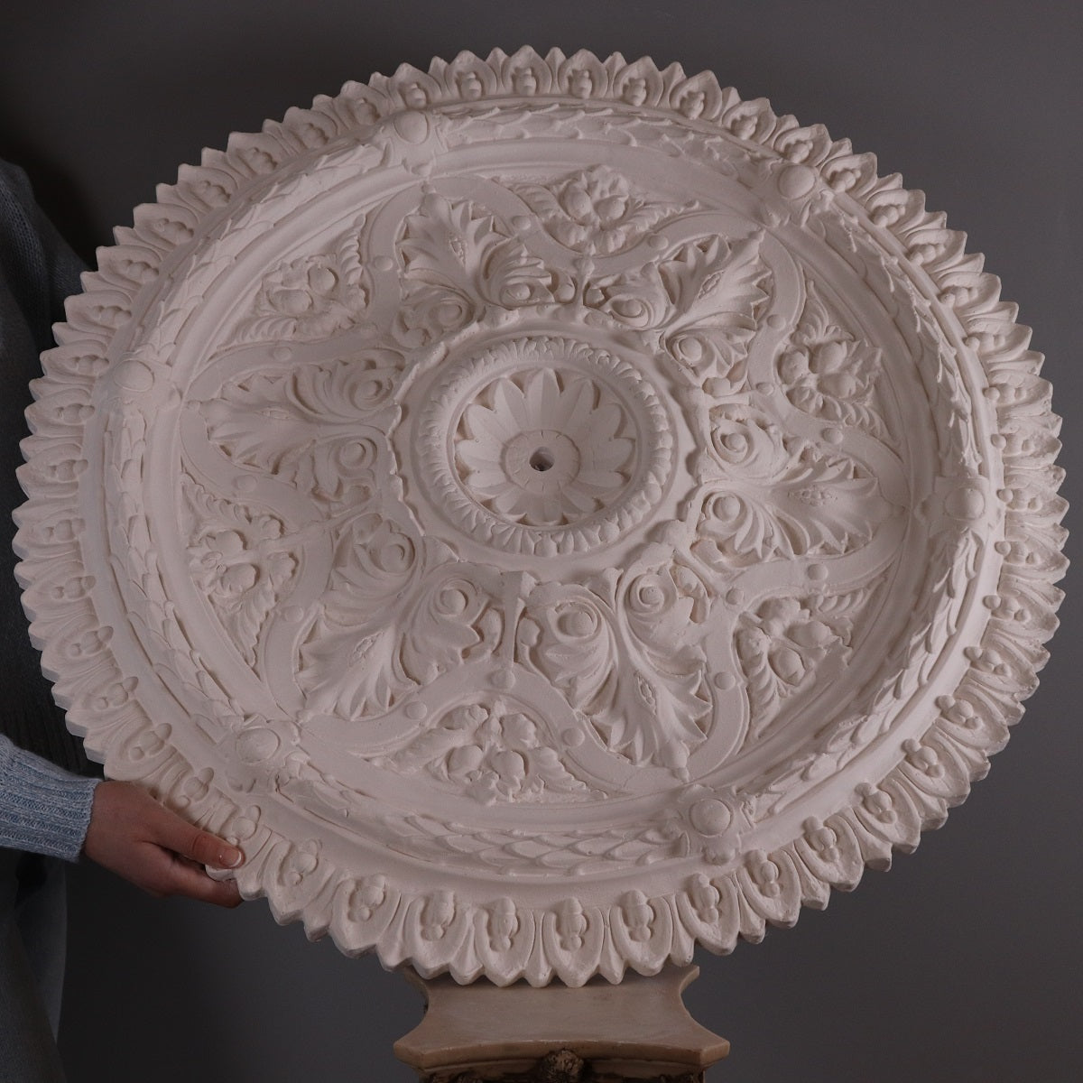 DM7006 Victorian Plaster Ceiling Rose 770mm