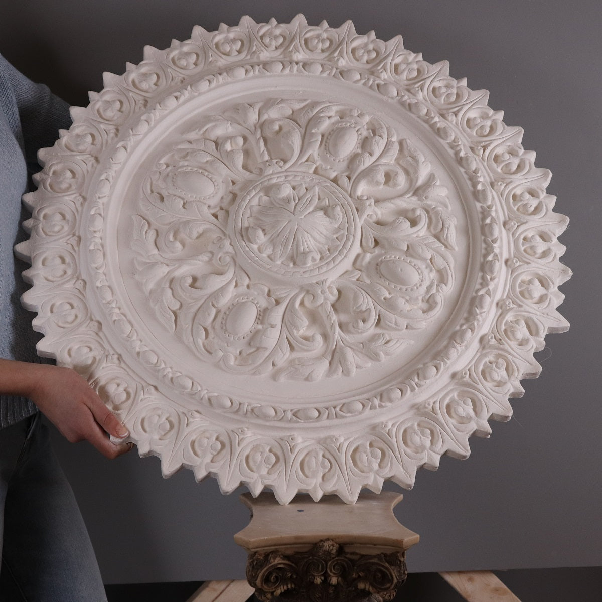 DM7007 Victorian Plaster Ceiling Rose 715mm